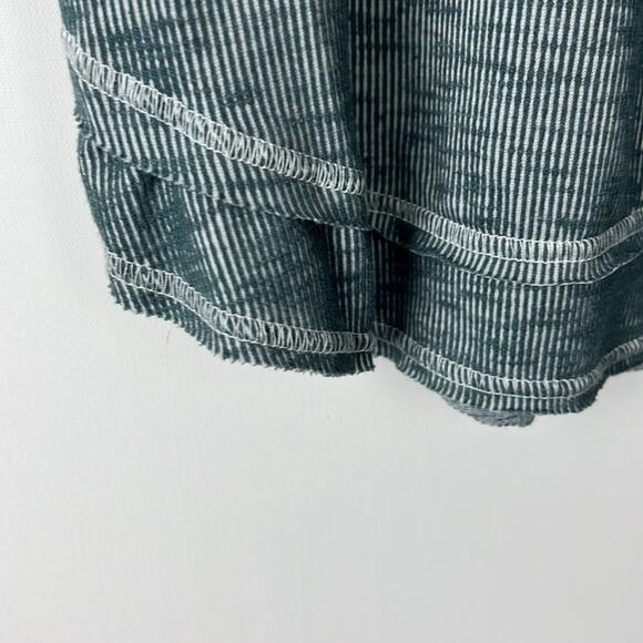 Sew in‎ Love T-Shirt - Women's Small - Picture 4 of 6